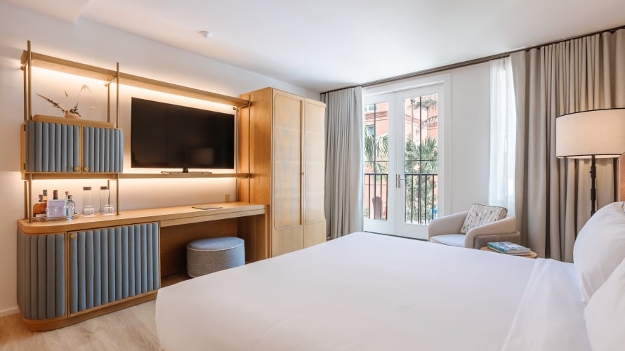 pool views suites savannah